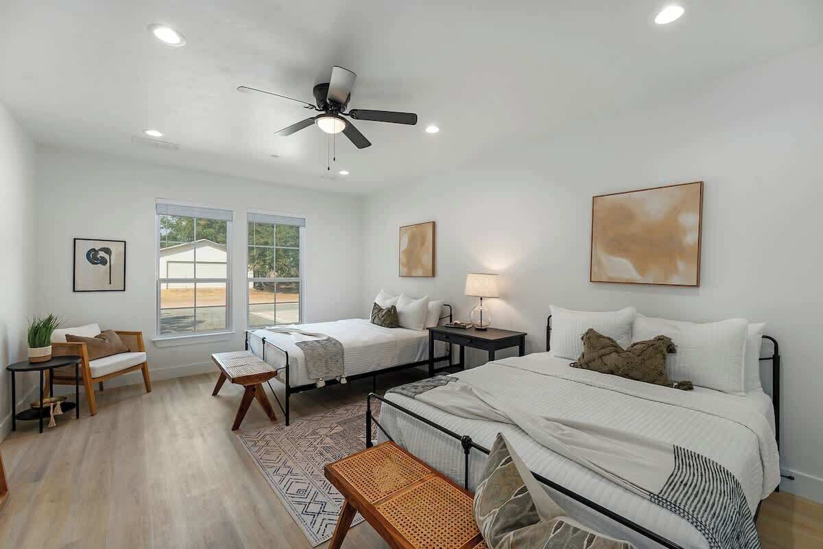 House, Multiple Beds, Hot Tub (306 W Travis Unit D) | 2 bedrooms, individually decorated, individually furnished, bed sheets