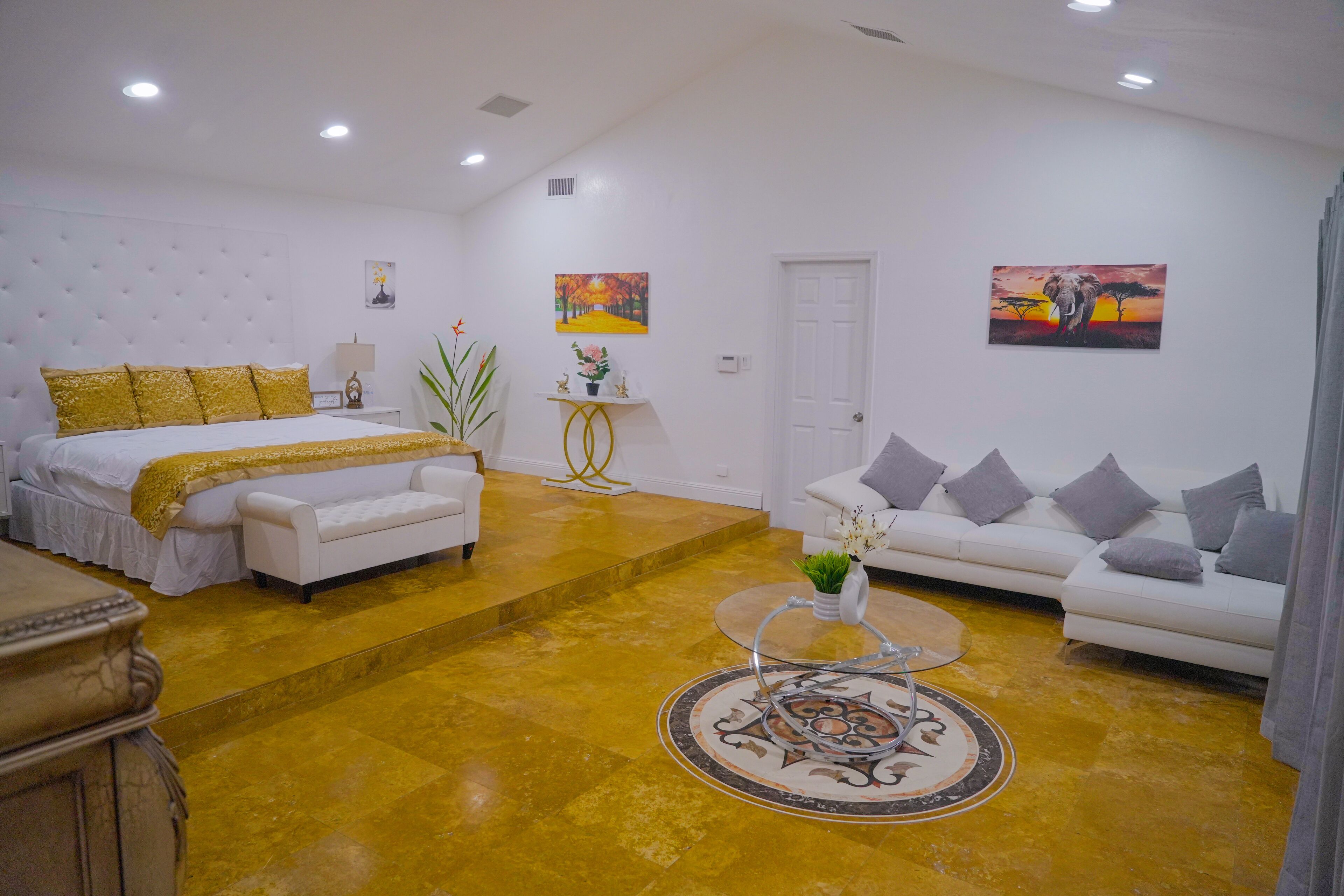 6 bedrooms, iron/ironing board, free WiFi, bed sheets