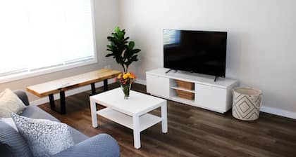 3 Queen Bedroom Townhome, Fireplace, Wifi, Walking Trails and Greenspace nearby