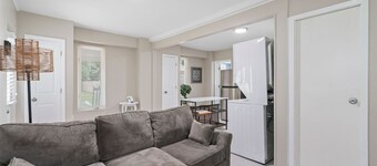 Cozy Cottage- Tucked Away and Private. Close to Village and Shopping.