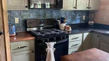 Lavavajillas, cafetera y tetera, tetera eléctrica y periquera