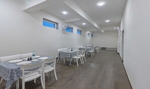 Dining - Itsy Hotels Greenland Jungle View (Bhubaneshwar)