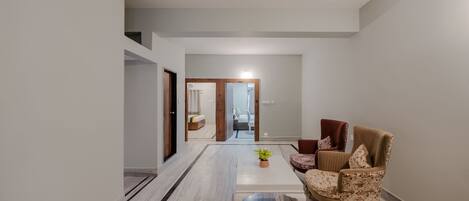 Habitación Premium | Caja de seguridad en la habitación y escritorio