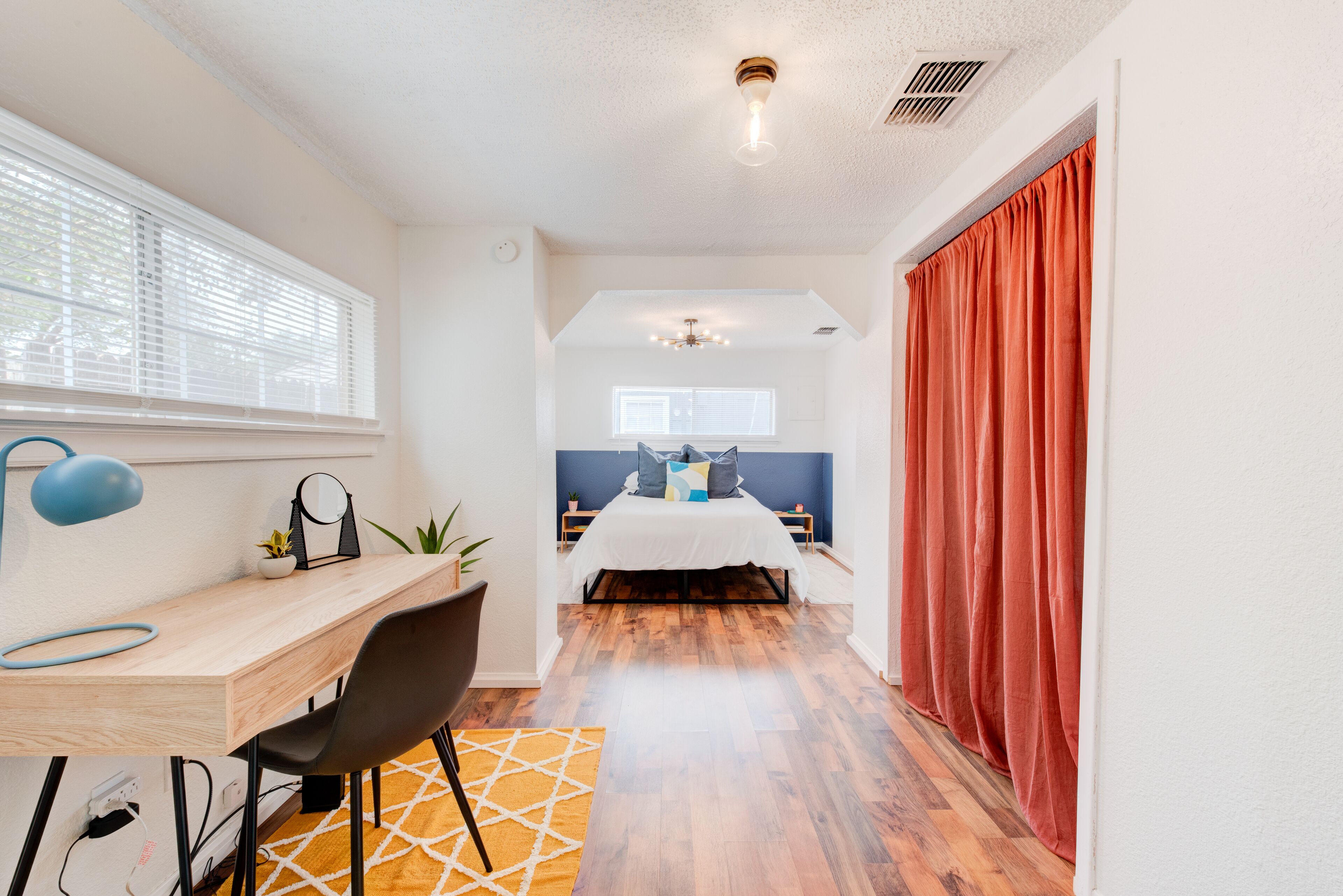 1 habitación, tabla de planchar con plancha, wifi gratis y ropa de cama 