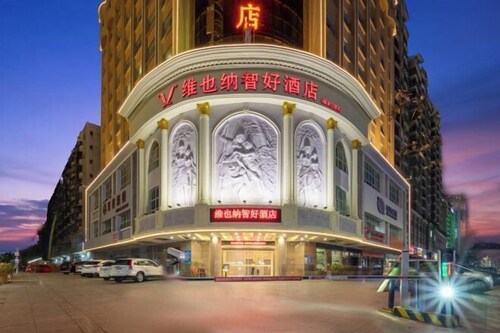 Vienna Classic Hotel （ ZhanJiang coastal park sea view gallery hotel ）
