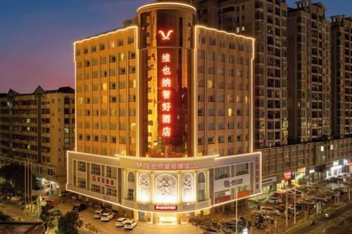 Vienna Classic Hotel （ ZhanJiang coastal park sea view gallery hotel ）