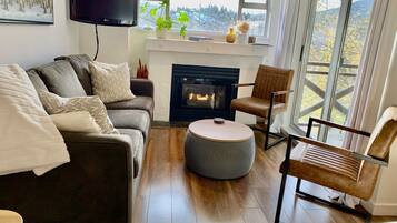 Smart-tv och eldstad