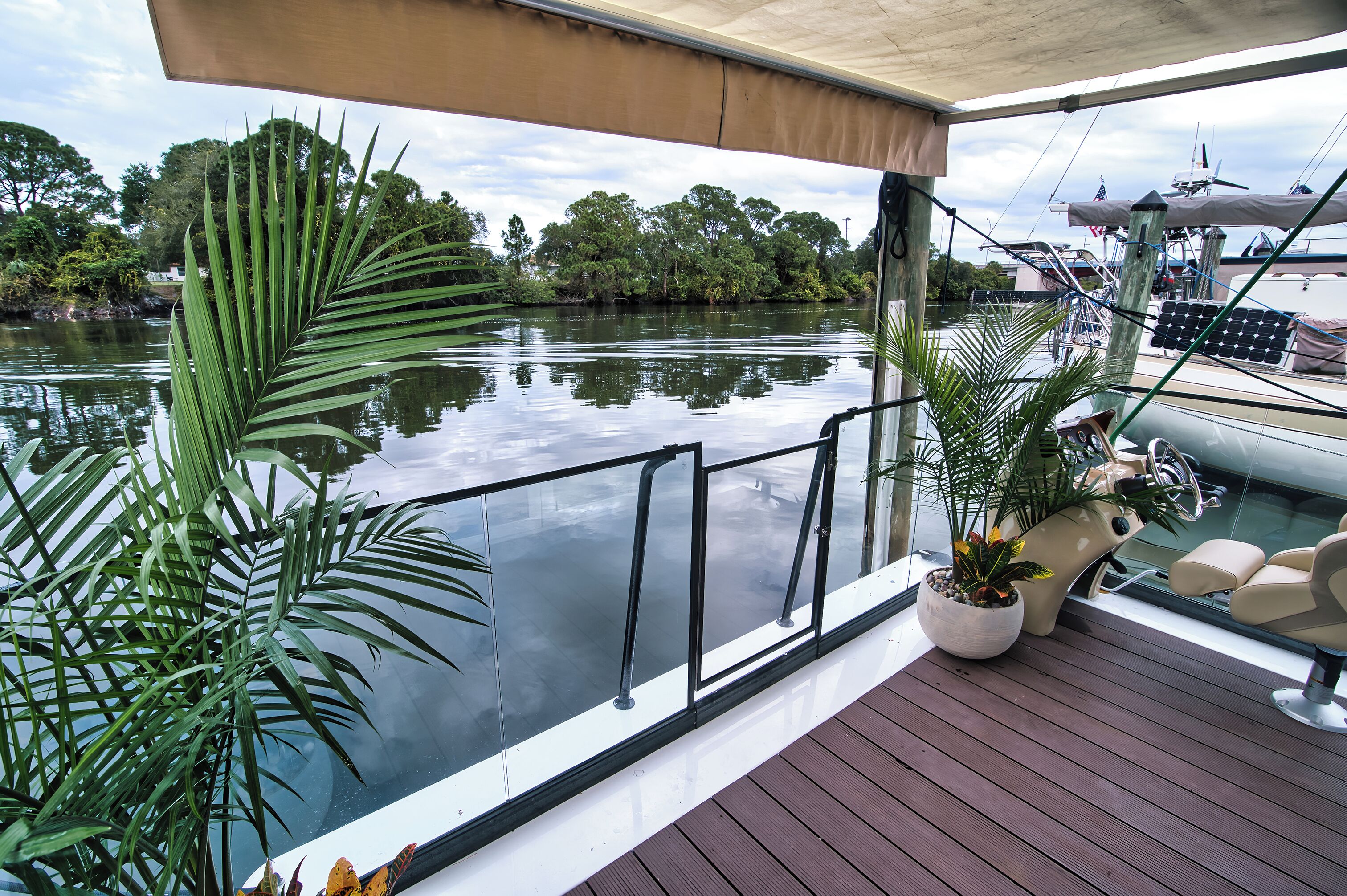 Shangrila Houseboat | Exterior
