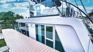 Premium bedding, individually furnished, iron/ironing board, free WiFi