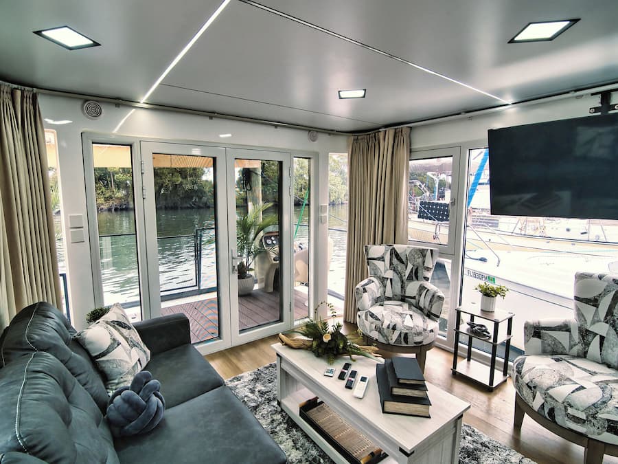 Shangrila Houseboat | Premium bedding, individually furnished, iron/ironing board, free WiFi
