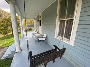 Terrace/patio - Warm. Cozy. Simple! Northfork WV! ATV/SxS Friendly! Very spacious! Sleeps 12+ (Northfork)