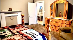 3 habitaciones, tabla de planchar con plancha, wifi y ropa de cama 