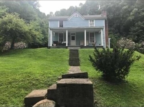 Warm. Cozy. Simple! Northfork WV!  ATV/SxS Friendly! Very spacious! Sleeps 12+