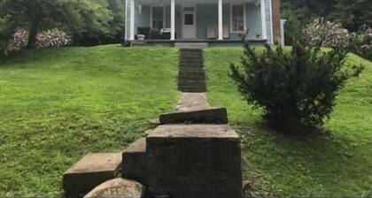 Warm. Cozy. Simple! Northfork WV! ATV/SxS Friendly! Very spacious! Sleeps 12+