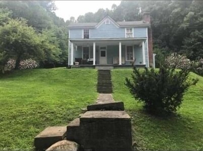 Warm. Cozy. Simple! Northfork WV!  ATV/SxS Friendly! Very spacious! Sleeps 12+