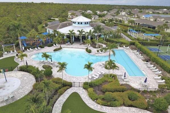 Pool - SAGE SERENITY PLACE - gated community with free parking and amenities (Cape Coral)