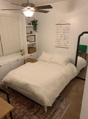 3 bedrooms, desk, iron/ironing board, travel cot