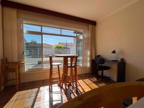 Interior - Casa com Banheira há 4 Minutos do Centro (Guanabara Joinville)