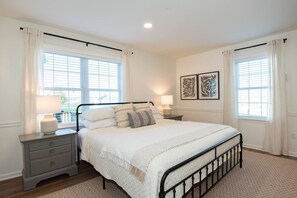 5 bedrooms, desk, iron/ironing board, travel cot - Hilltop Haven |Slower Pace, Timeless Views (Quarryville)