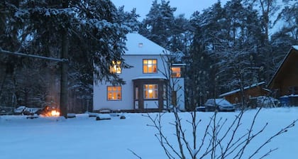 VILLA AM SEE near Berlin - Family home, free canoe, fireplace & lake access!