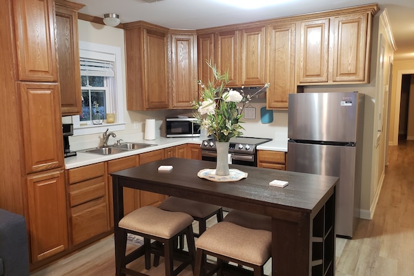 Mikrowelle, Ofen, Herdplatte, KĂŒchenrolle