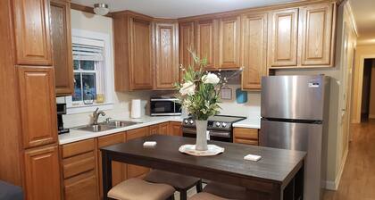 COZY AND COUNTRY CLOSE TO BLUE ANGELS, BEACHES, SHOPS, AND DOWNTOWN PENSACOLA.
