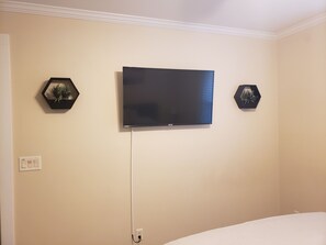 2 slaapkamers, een strijkplank/strijkijzer, reisbedje, gratis wifi