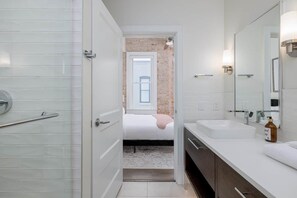 Unclassified image, 2 of 20, button