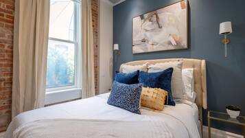 Iron/ironing board, free WiFi, bed sheets