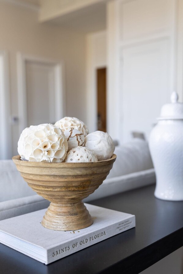 Unclassified image, 1 of 21, button