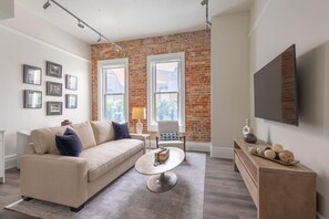 Smart TV - Admiral's Quarters at The Brent Lofts (Pensacola)