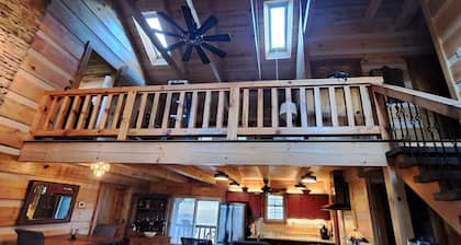 Luxurious cabin, mountain views near the  Smokies! 
Pet and family friendly!
