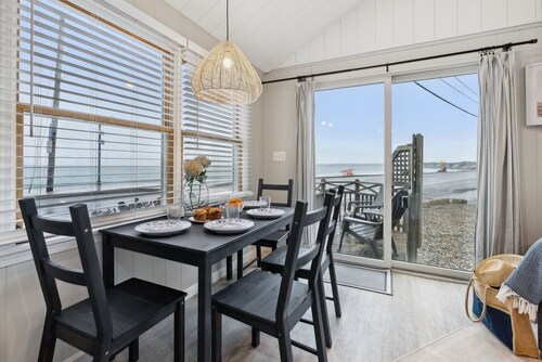 Oceanfront Cottage w/ Deck + Outdoor Shower — Walk to Restaurants