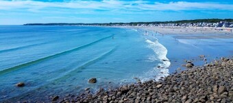 Maine Oceanfront Cottage- Steps away from Long Sands Beach!