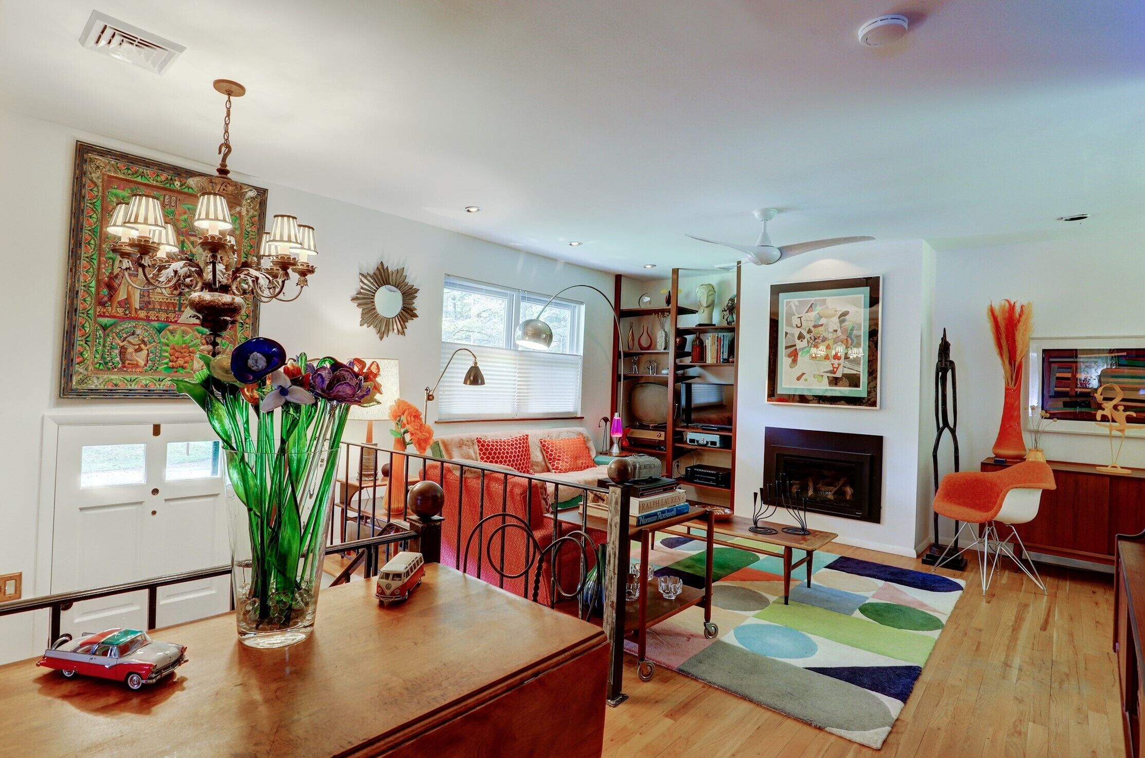 Mid-Century Modern House Convenient to All that Woodstock has to Offer.