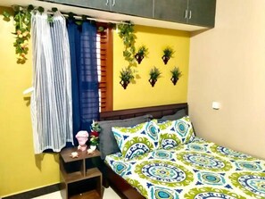 1 habitación, tabla de planchar con plancha, wifi gratis y ropa de cama 