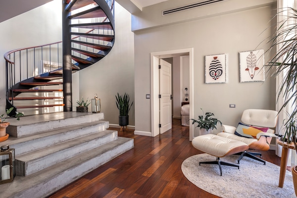 Apartment, 3 Schlafzimmer (CM5) | Wohnzimmer | 55-Zoll-Smart-TV mit Digitalempfang