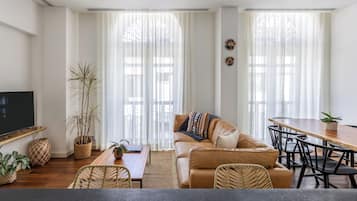 Apartamento (CM3) | Sala de estar | Smart TV de 55 pulgadas con canales digitales