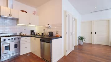 Apartment, 2 Bedrooms (CM2) | Private kitchen