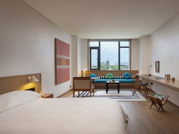 In-room safe, desk, laptop workspace, iron/ironing board - KAIPUU BELFRY (Quanzhou)