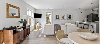 NEW 5 Bedroom Cityscape Sanctuary + Rooftop Deck