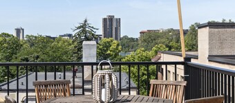 NEW 5 Bedroom Cityscape Sanctuary + Rooftop Deck