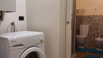 Doccia, asciugacapelli, bidet, asciugamani