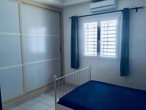 4 habitaciones, tabla de planchar con plancha, wifi y ropa de cama 