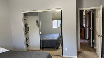 1 soveværelse, skrivebord, strygejern/strygebræt, Wi-Fi