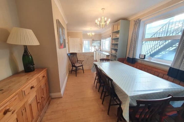 Fabulous large kitchen/breakfast room - seating for 12 - booster seats too!