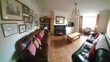 Smart TV, DVD player, books, stereo