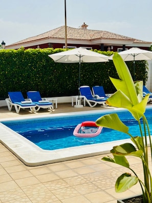 Pool - Beach Front Villa and Pool in Puerto Santiago (Santiago del Teide)
