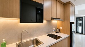 Deluxe Apartment | Private kitchenette | Mini-fridge, cookware/dishes/utensils - SleepRest @ Pollux Habibie (Batam)