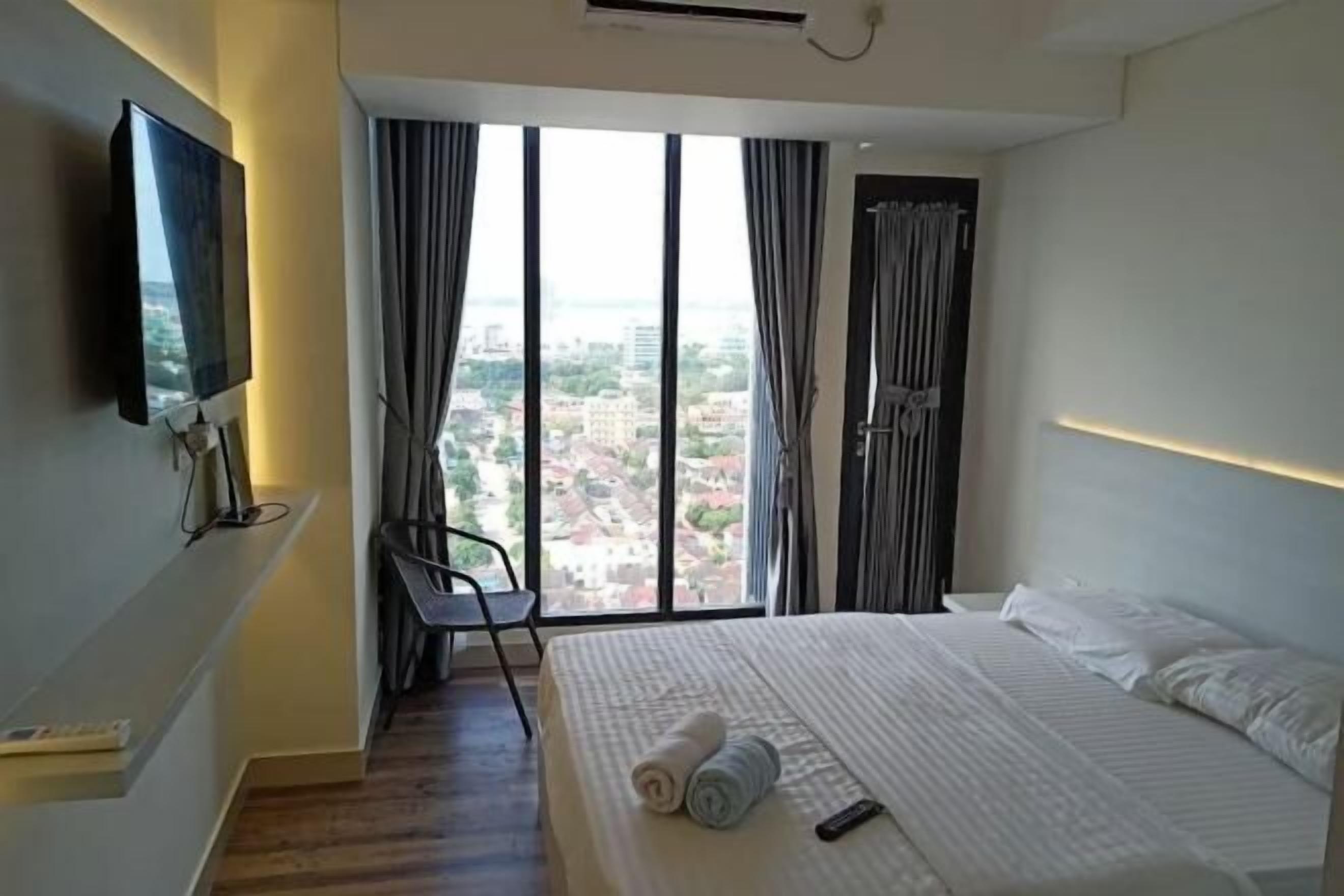 Desk, laptop workspace, free WiFi, bed sheets